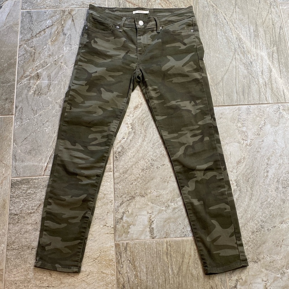 Levi 711 skinny camo pants 27 4